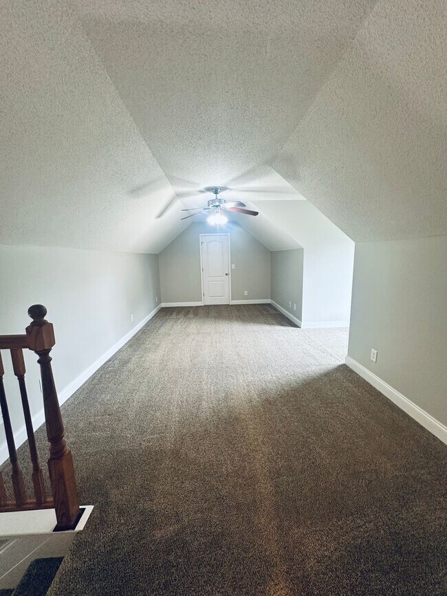 Building Photo - 406 Brookewater Ln