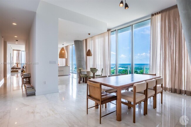 Building Photo - 2675 S Bayshore Dr
