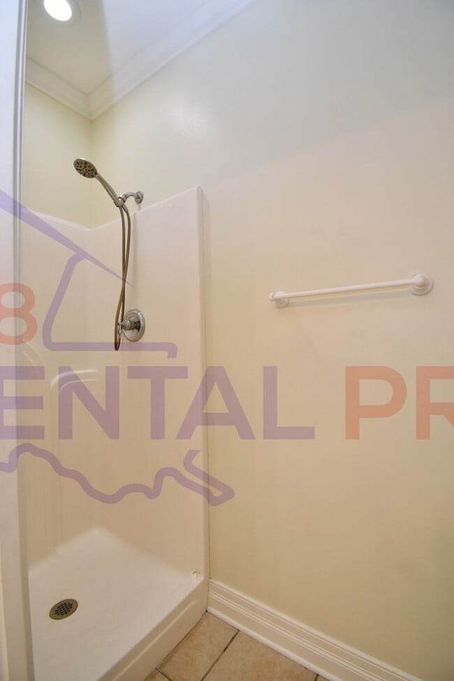 Building Photo - Updated 3 Bedroom, 2 Bath Home