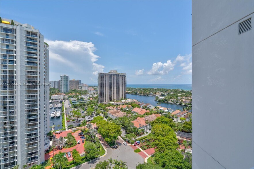 Building Photo - 19400 Turnberry Way