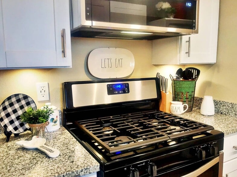 Building Photo - 13016 Constitution Ave NE