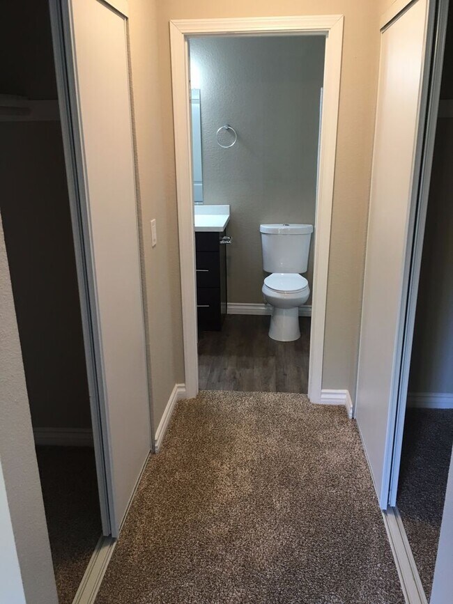 Building Photo - 859-861 Mola Vista Way