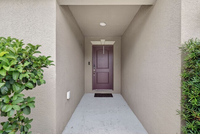 Building Photo - Available June 15th! 3BR Home in Tavares with Huge Backyard