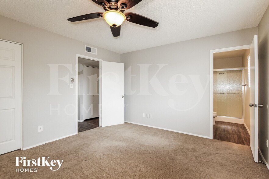 Building Photo - 3846 W Dalphin Rd