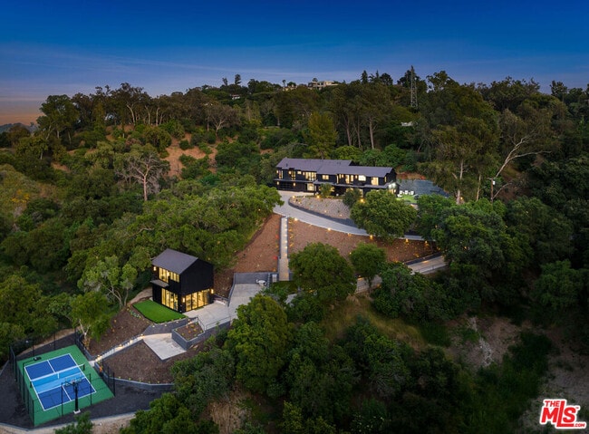 Building Photo - 3140 Coldwater Canyon Ave