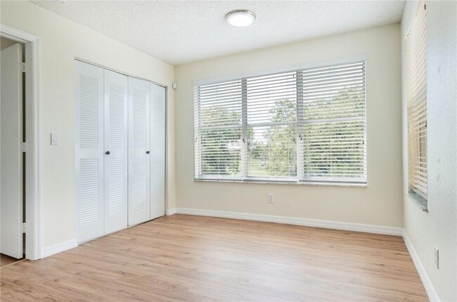 Building Photo - 417 Vista Isles Dr