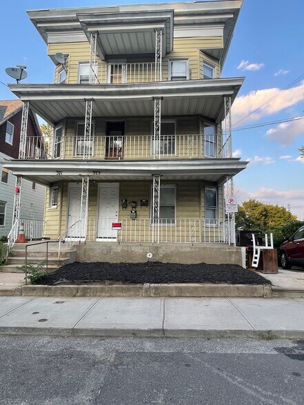 Building Photo - 373 Congress Ave