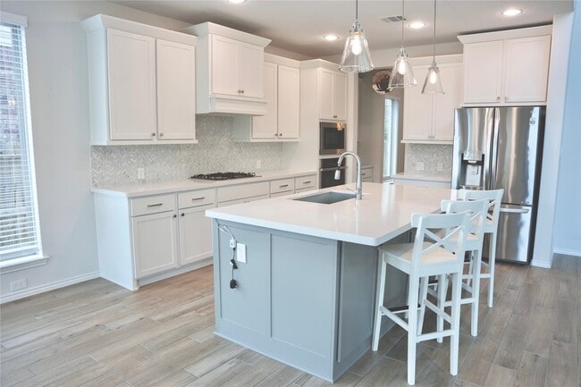 Building Photo - 24727 Tanoureen Dr