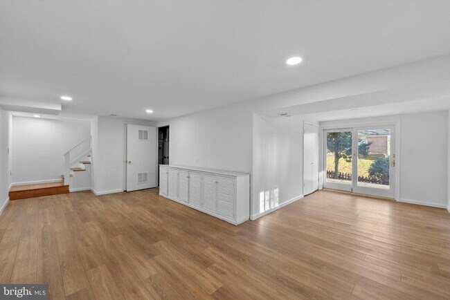 Building Photo - 5505 Avon Ct