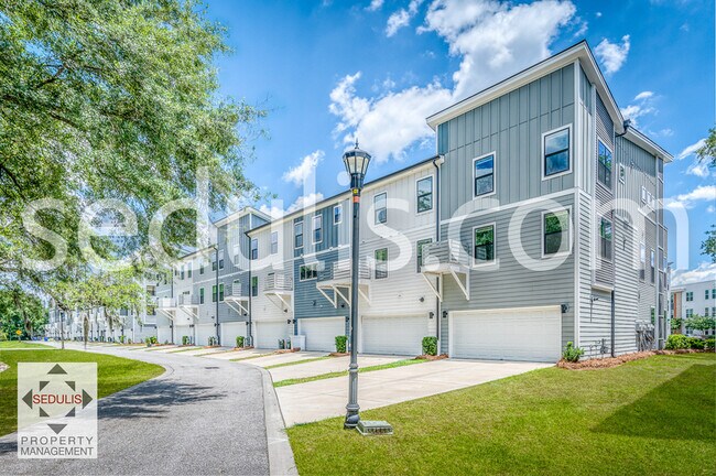 Building Photo - 4555 Mixson Ave