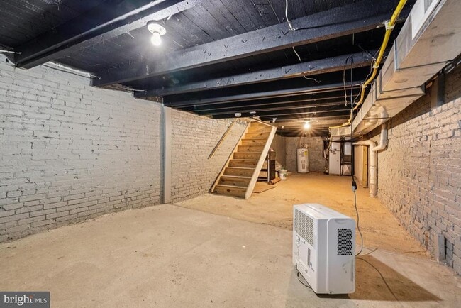 Building Photo - 49 E Heath St