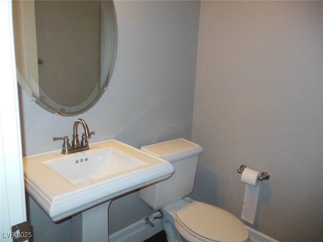 Building Photo - 10390 Blue Ginger Dr