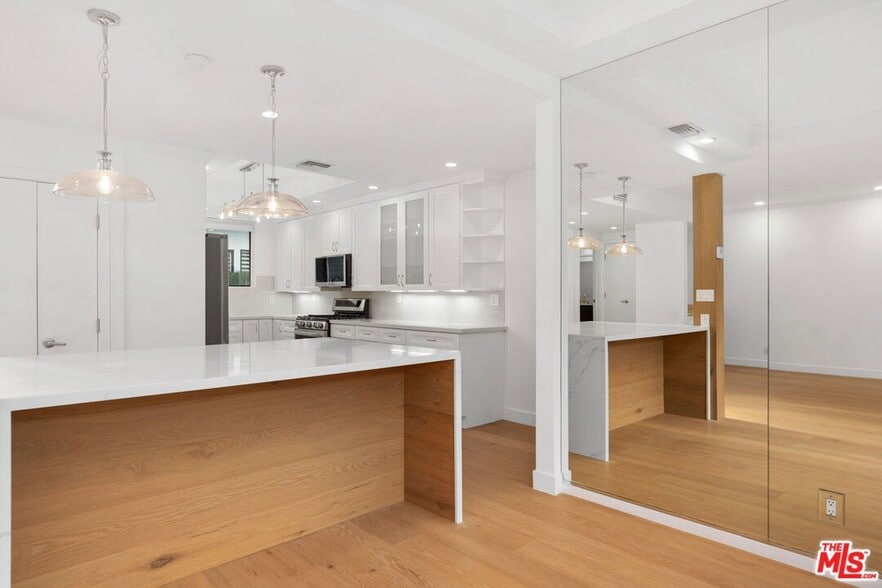 Building Photo - The Hamptons