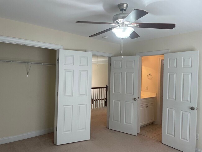 Building Photo - Outstanding Five Bedroom Three Full Bathro...