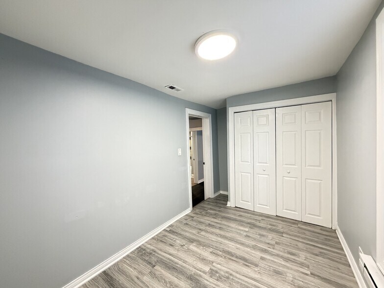 Building Photo - 3503 W Dickens Ave