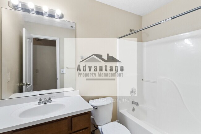 Building Photo - 382 Summer Hill Cir