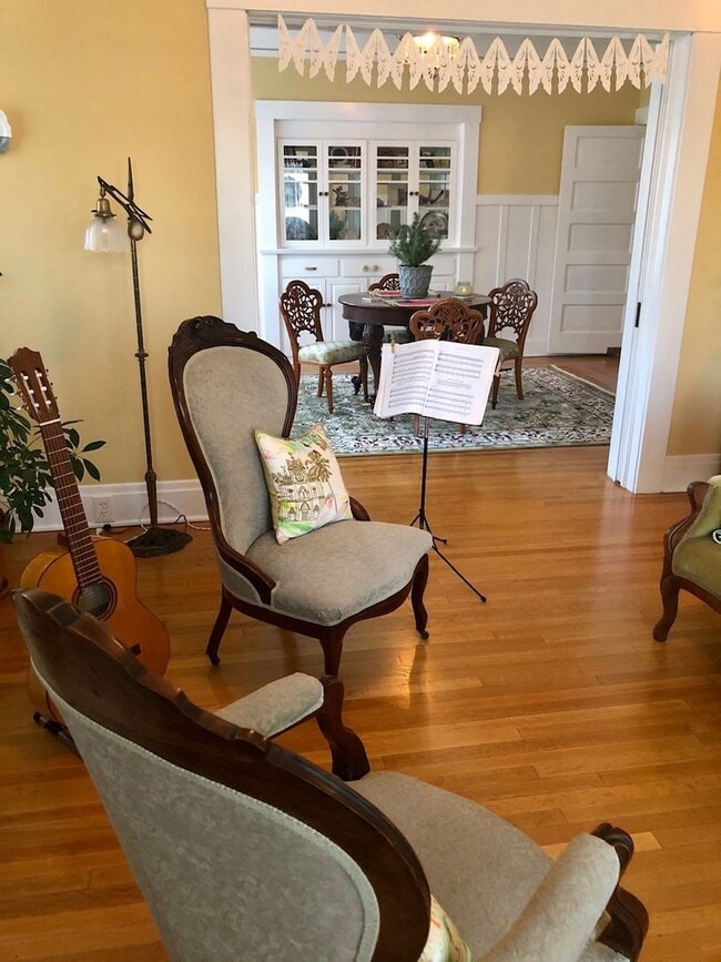 Building Photo - BEAUTIFUL, HISTORIC HOME IN THE HEART OF D...