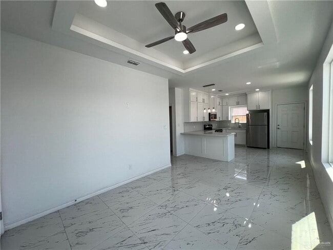 Building Photo - 15 Selena St