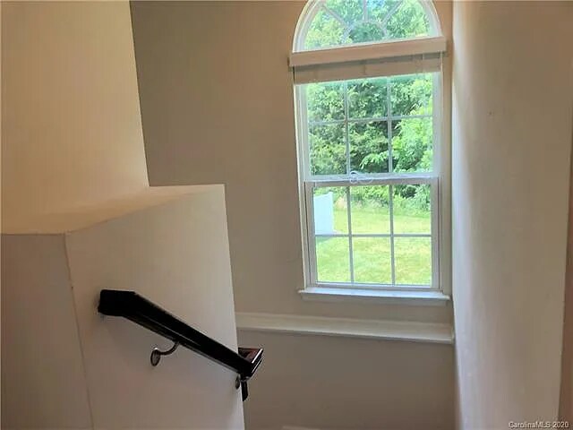 Building Photo - 2501 Silverthorn Dr