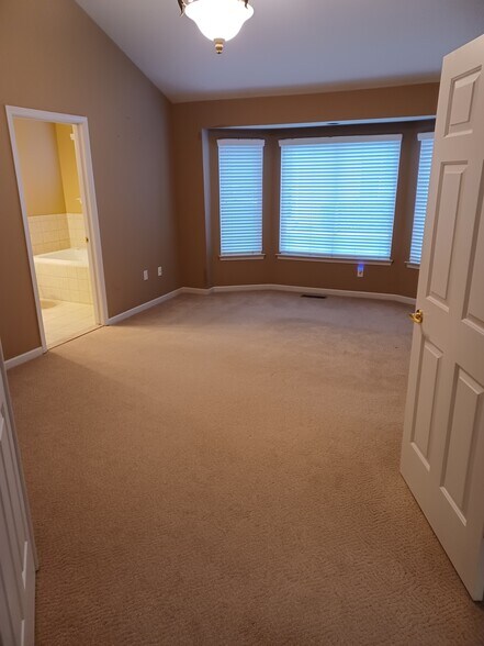 Building Photo - 52232 Silvanna Ln