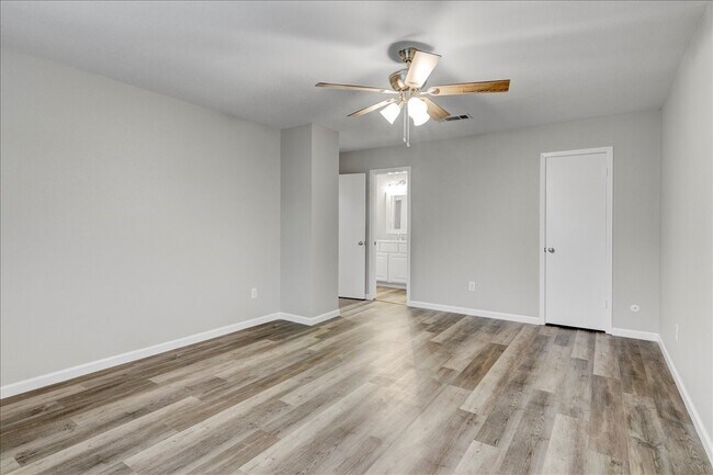 Building Photo - 968 Park Meadow Dr