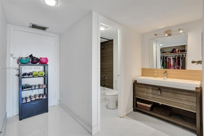 Building Photo - 11111 Biscayne Blvd