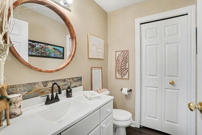 Building Photo - 2 BED 2 BATH CONDO NEAR BEACH