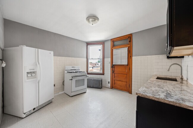 Building Photo - 5256 W Wolfram St