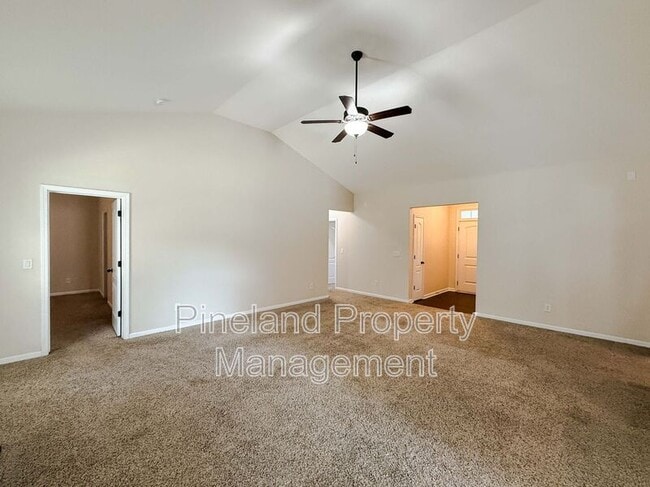 Building Photo - 728 Roanoke Dr