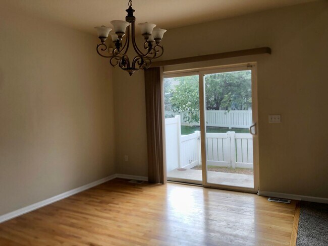 Building Photo - Lake Side Denver Townhome