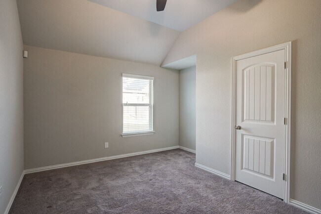 Building Photo - Warm & Inviting 4 Bedroom, 2 Bath House for Rent