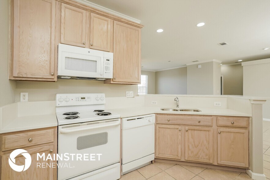 Building Photo - 603 E 8th St