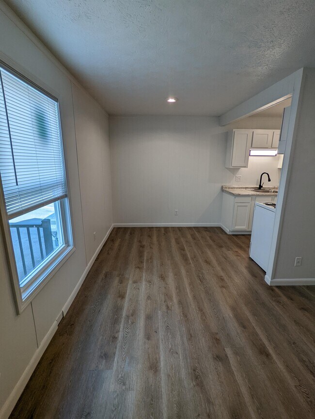 Interior Photo - Carolina Drive - Greenville - 822