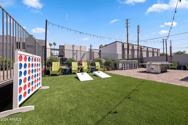 Building Photo - 1601 W Camelback Rd