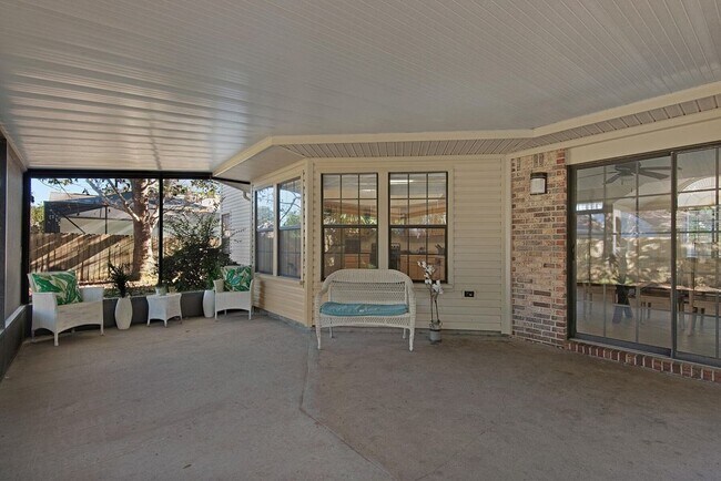 Building Photo - 407 Parkwood Pl