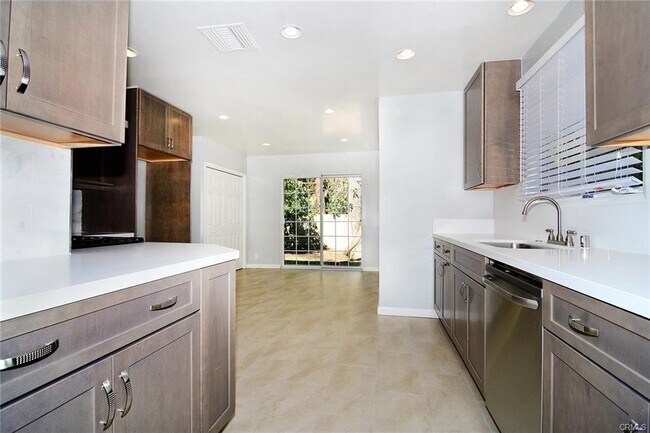 Building Photo - 14645 La Maida St