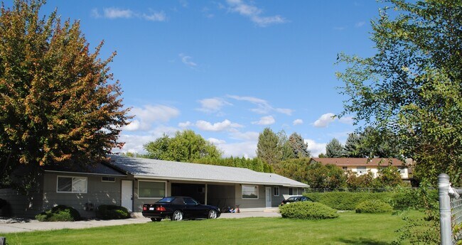Building Photo - 1037/1039 Eastmont Ave. Duplex