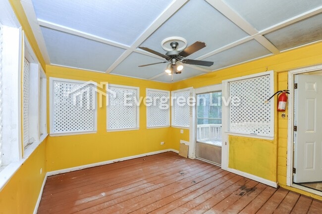 Building Photo - 9928 Point View Dr