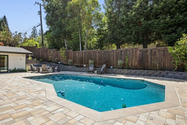 Building Photo - Luxury Single-Level Westside Alamo Home with Saltwater Pool, Spa & Outdoor Kitchen