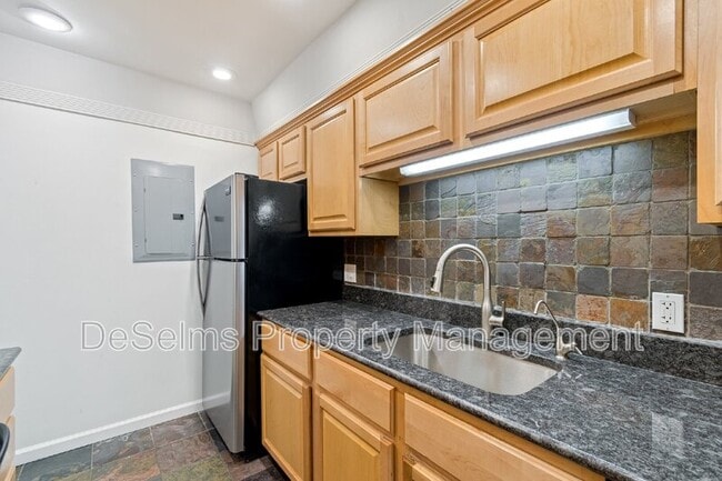 Building Photo - 5025 Hillsboro Pike