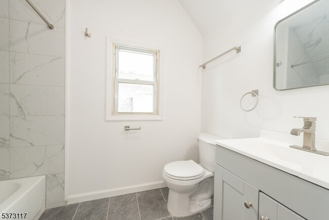 Building Photo - 73 Clinton Pl