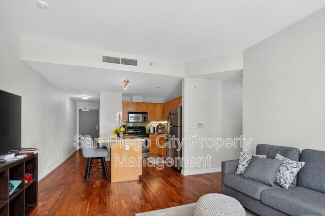 Building Photo - 1240 India St