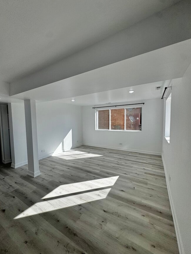 Building Photo - 4656 W 87th St