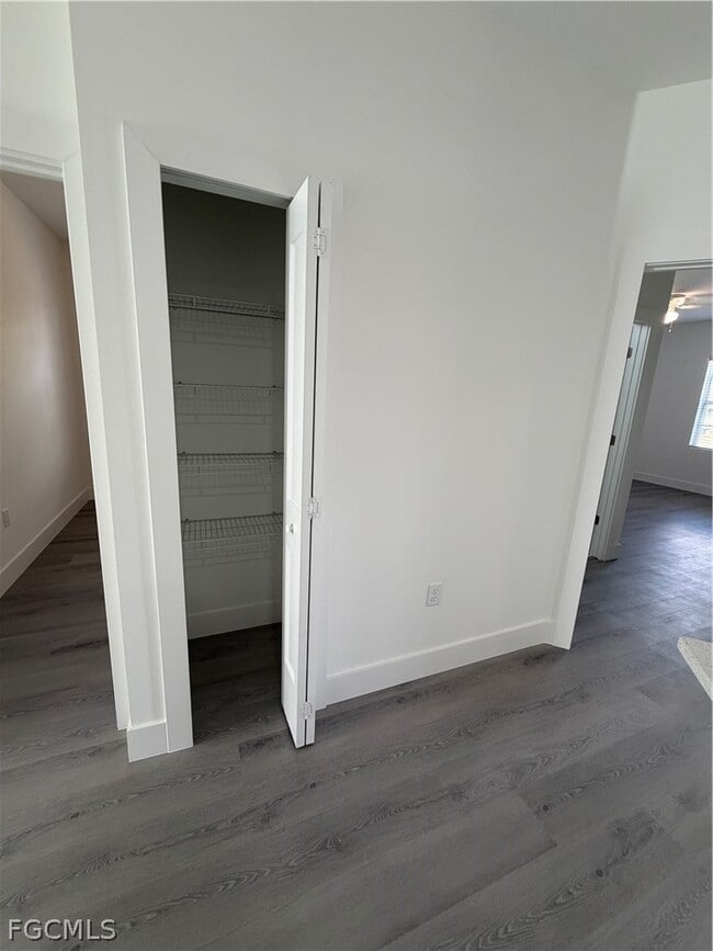 Building Photo - 723 Ivan Ave S