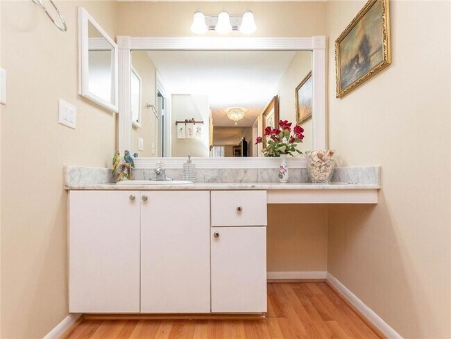 Building Photo - 1147 Hillsboro Mile Unit 209