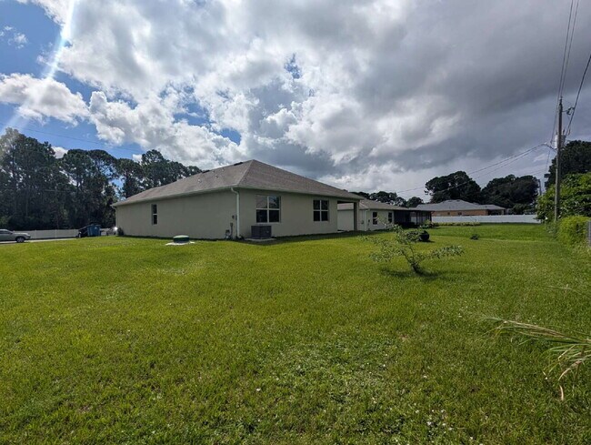 Building Photo - Modern 4-Bedroom Home with Large Backyard in Quiet SW Palm Bay – Available Mid-June