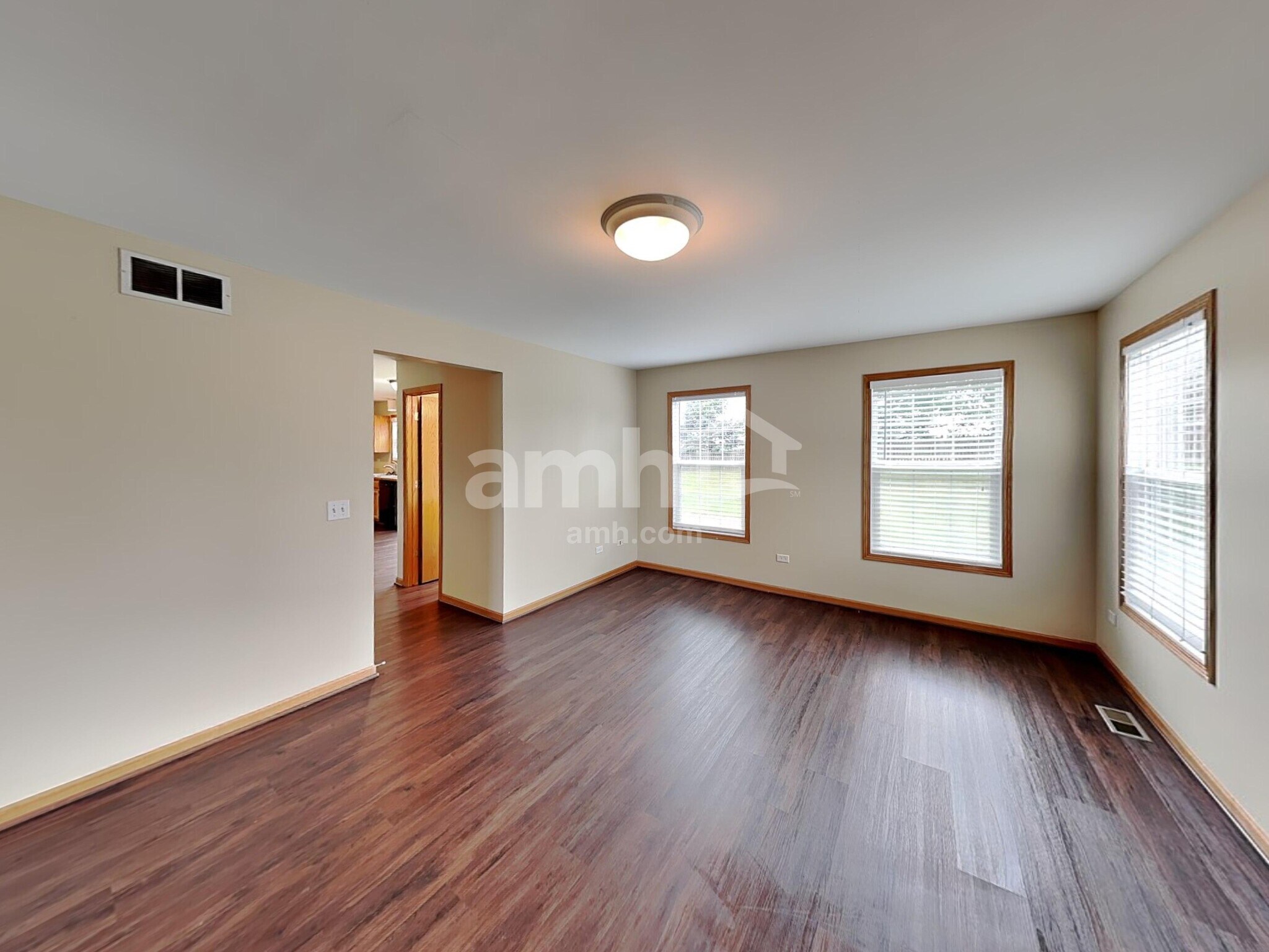 Building Photo - 1305 Bassett Dr