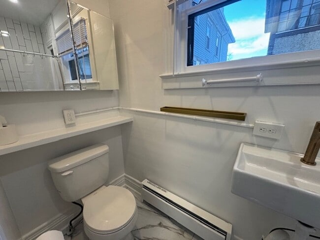 Building Photo - 775 University Ave