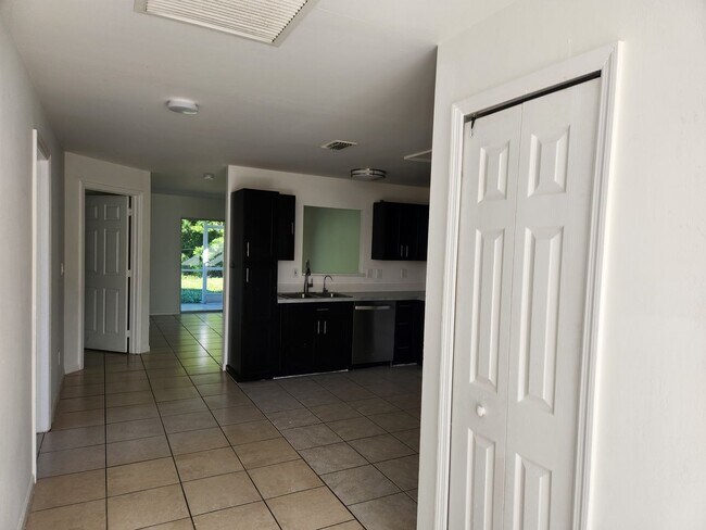 Building Photo - LO 4770-4772 Jordan Ave S