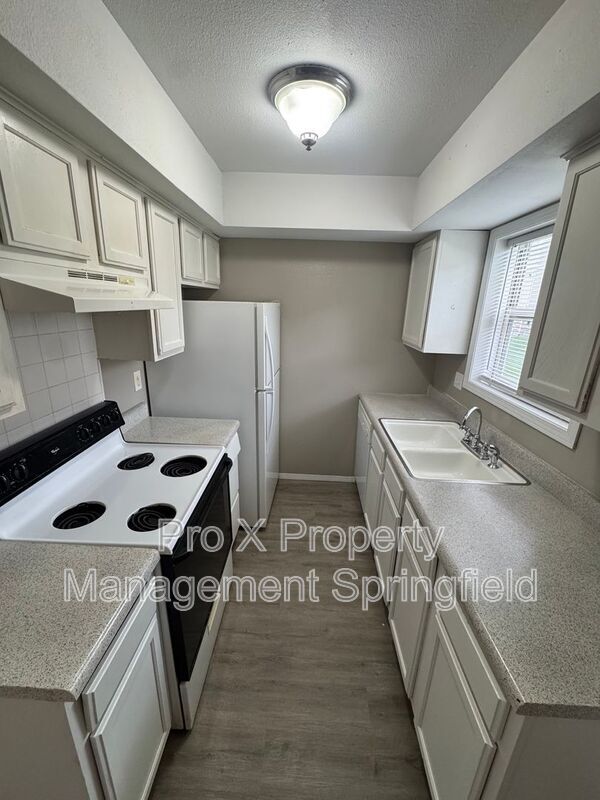 Building Photo - 4131 S Glenn Ave